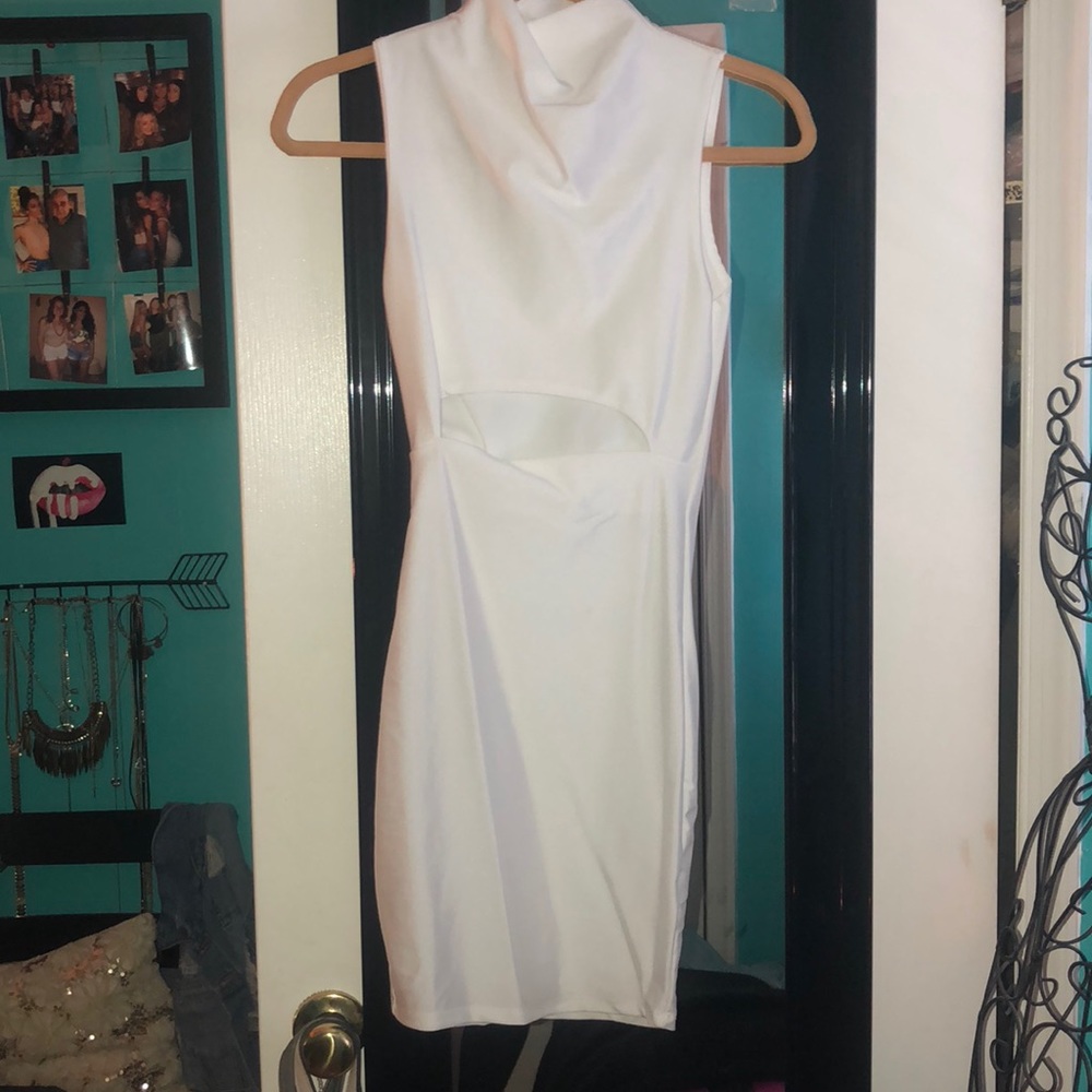 White dress - Picture 2 of 4